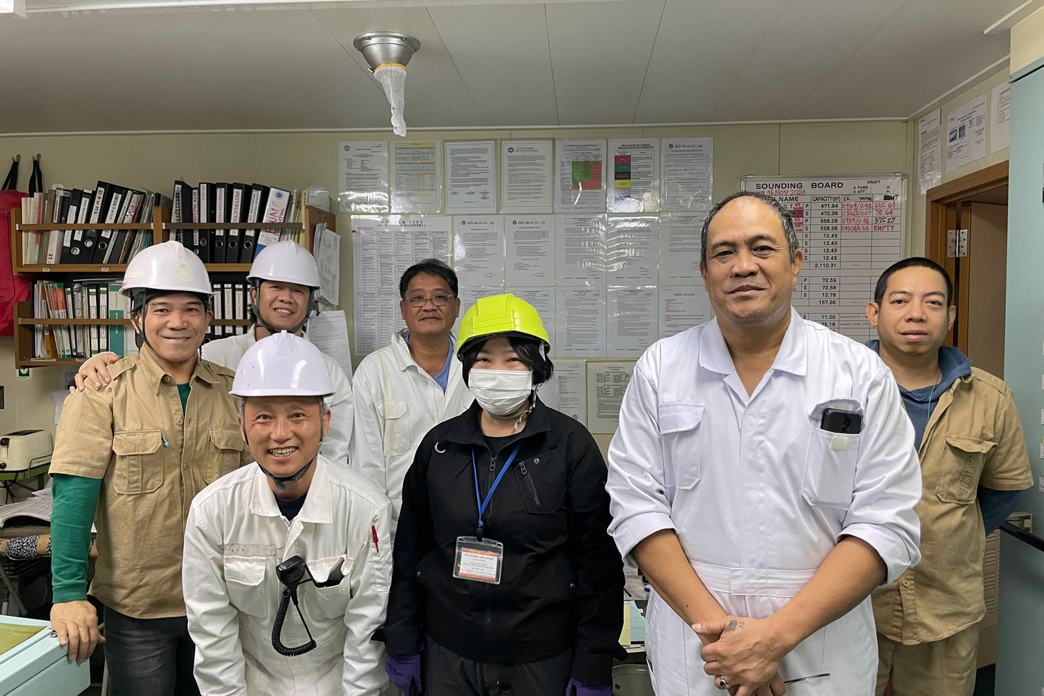 クルーとスナップ写真